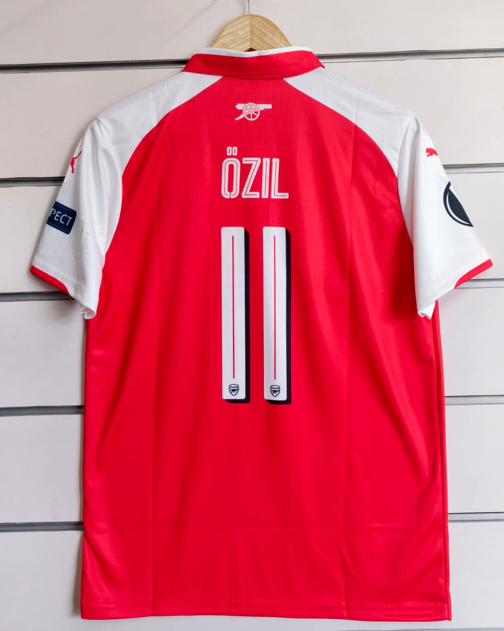 ARSENAL RETRO 2017-18 HOME OZIL with COLLAR (EMBROIDERY LOGOS)