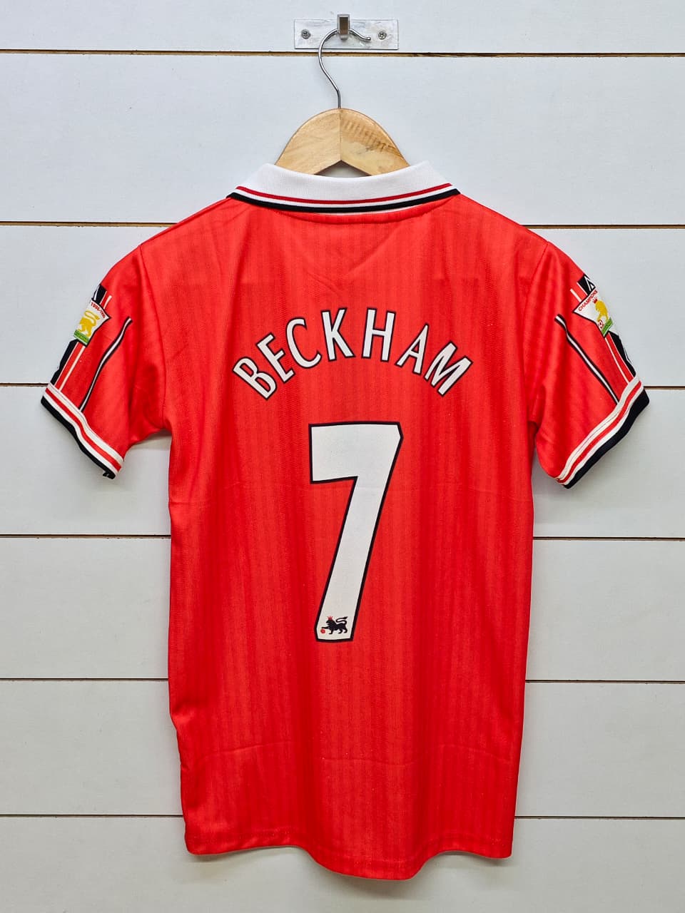MANCHESTER UNITED RETRO 1998-99 HOME BECKHAM with COLLAR (EMBROIDERY LOGOS)