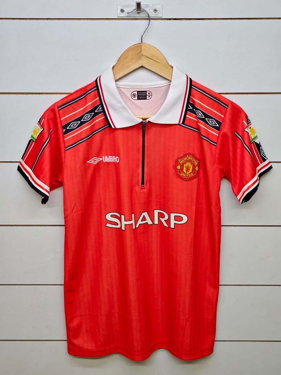 MANCHESTER UNITED RETRO 1998-99 HOME BECKHAM with COLLAR (EMBROIDERY LOGOS)