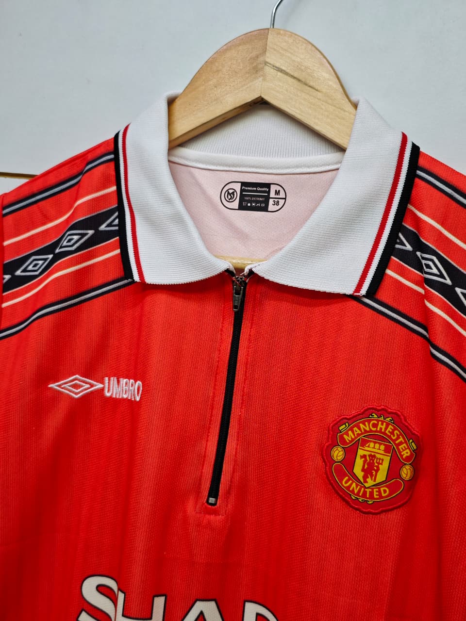 MANCHESTER UNITED RETRO 1998-99 HOME BECKHAM with COLLAR (EMBROIDERY LOGOS)